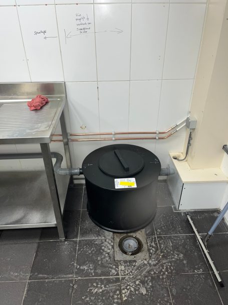 Vetput aansluiting voor riolering Purmerend.
