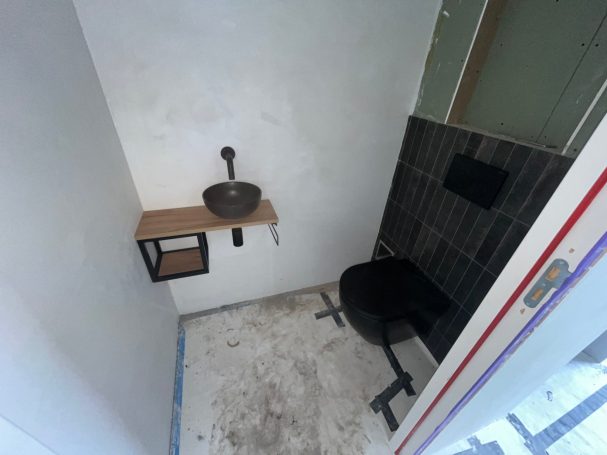 Afmontage toilet ruimte Amsterdam.